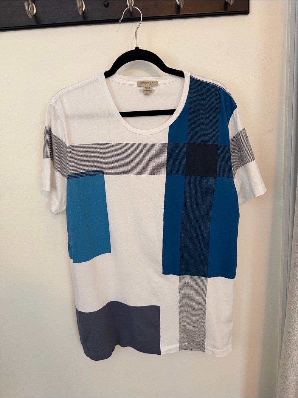 Burberry Men’s Geometric Blue & White Graphic Tee
